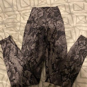 arie crossover leggings
